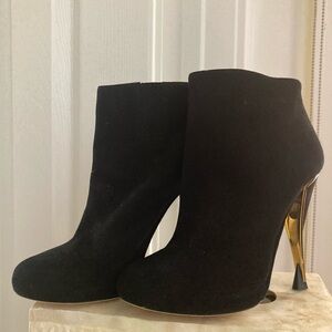 Gorgeous black suede boots in (pristine condition)